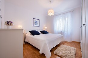 Spacious Chic Residence