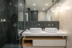 Central C&P Minimal Apartment