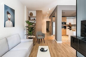 Central C&P Minimal Apartment