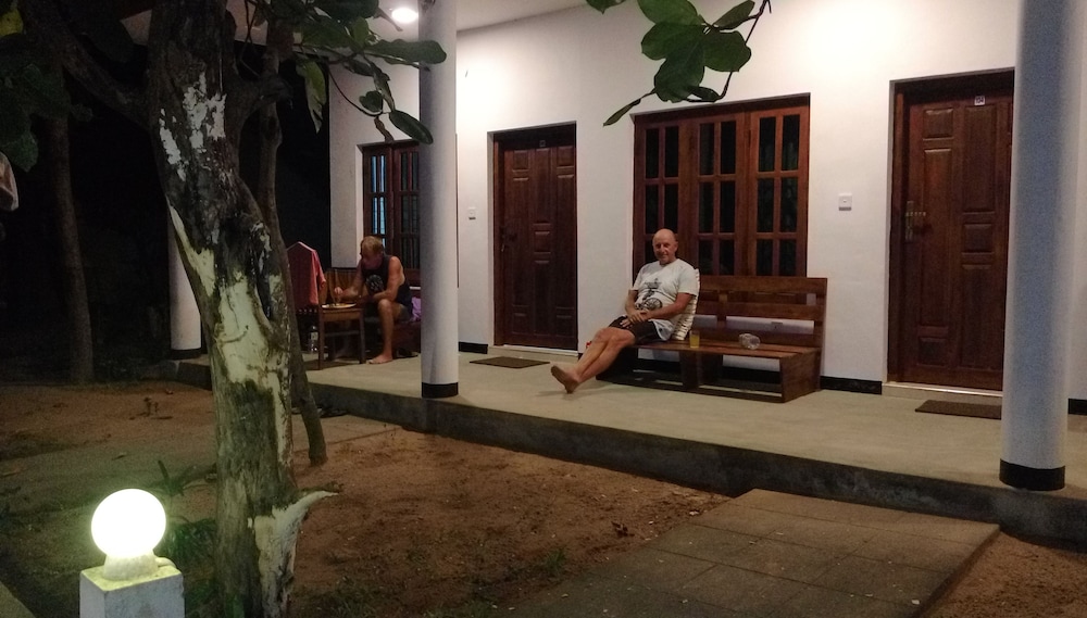Hangloose Arugambay