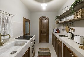 Rose Traditional House