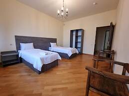 Vanatun Monastery Stay