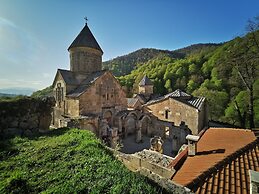 Vanatun Monastery Stay