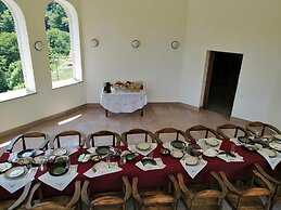 Vanatun Monastery Stay