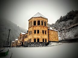 Vanatun Monastery Stay