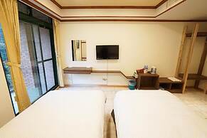 Xanadu Hostel