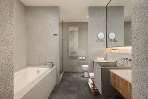 QI Hotel