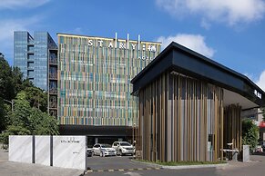 QI Hotel