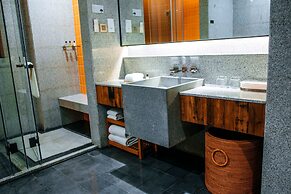QI Hotel