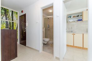 Spacious apartment Neven near center, with two AC units