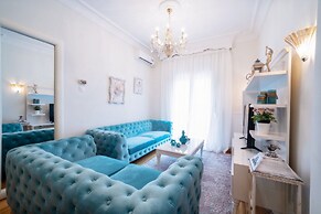 Acropolis Deluxe Apt Must