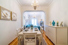Acropolis Deluxe Apt Must