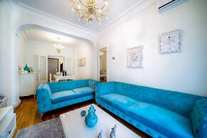 Acropolis Deluxe Apt Must