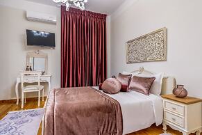 Acropolis Deluxe Apt Must