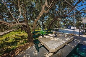 Luxury villa complex Pendolino with heated pool and jacuzzi