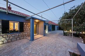 Luxury villa complex Pendolino with heated pool and jacuzzi
