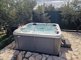 Luxury villa complex Pendolino with heated pool and jacuzzi