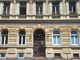Happy Home Budapest POP