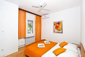 Apartment Topic near Beach