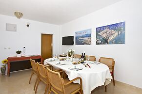 Apartment Topic near Beach