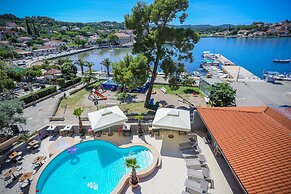Hotel Lumbarda