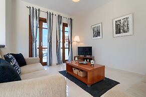 Charming 2 bedroom apartment 'DC11' - with communal pool and resort fa