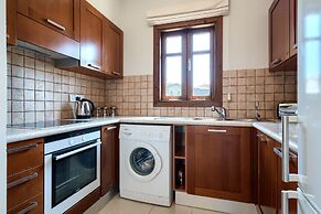 Charming 2 bedroom apartment 'DC11' - with communal pool and resort fa