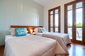 Charming 2 bedroom apartment 'DC11' - with communal pool and resort fa