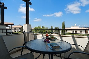 Charming 2 bedroom apartment 'DC11' - with communal pool and resort fa