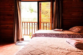 Clusia Lodge
