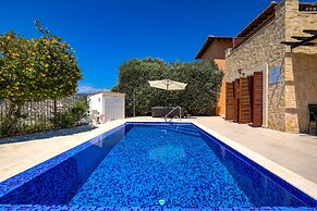 Stunning 3 bedroom villa 'BZ01' with private pool, stunning views, com