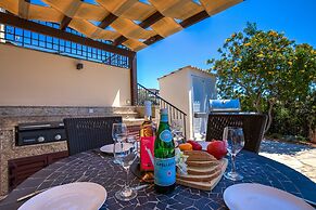 Stunning 3 bedroom villa 'BZ01' with private pool, stunning views, com