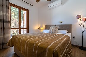Stunning 3 bedroom villa 'BZ01' with private pool, stunning views, com