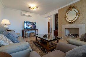 Stunning 3 bedroom villa 'BZ01' with private pool, stunning views, com