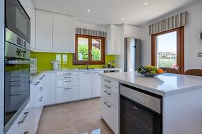 Stunning 3 bedroom villa 'BZ01' with private pool, stunning views, com