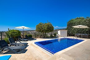 Stunning 3 bedroom villa 'BZ01' with private pool, stunning views, com