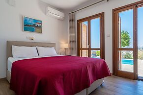 Stunning 3 bedroom villa 'BZ01' with private pool, stunning views, com