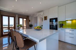 Stunning 3 bedroom villa 'BZ01' with private pool, stunning views, com