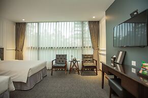 Adeline Hotel