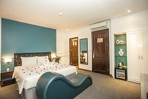 Adeline Hotel