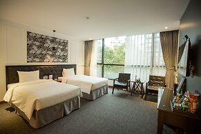 Adeline Hotel