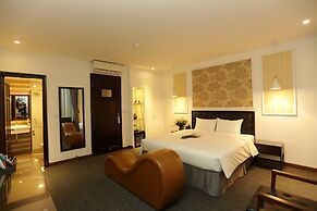 Adeline Hotel