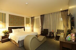 Adeline Hotel