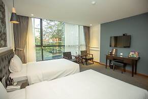 Adeline Hotel