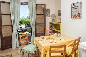 Amboula Beach Apartments