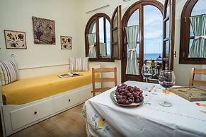 Amboula Beach Apartments