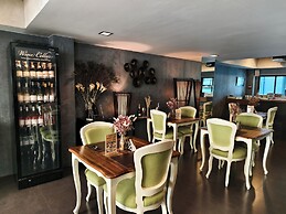 Frankie's Inn