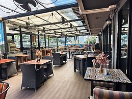 Frankie's Inn
