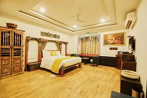 Bloom Boutique | Lake Pichola
