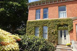 OYO Cornerstone Manor Hotel